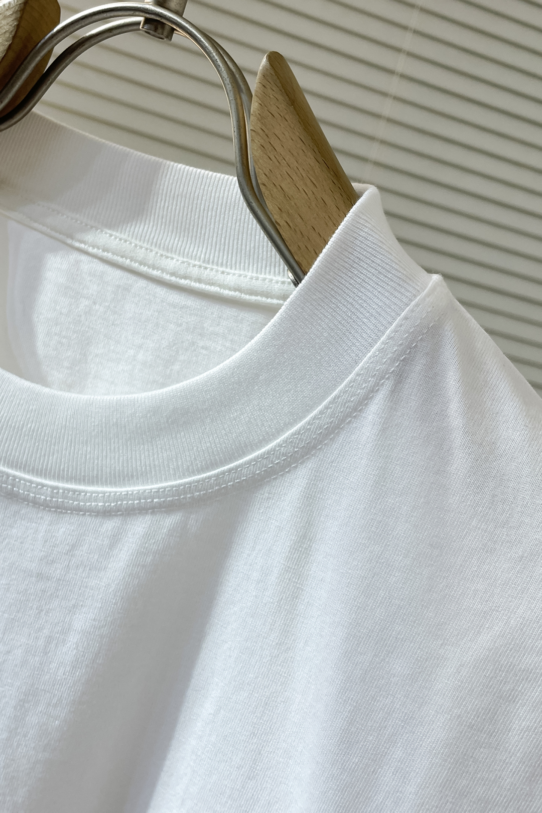 ロエベtシャツ 偽物 見分け方スーパーコピー 柔らかい 純綿 トップス 短袖 ロゴプリント 2色可選_3