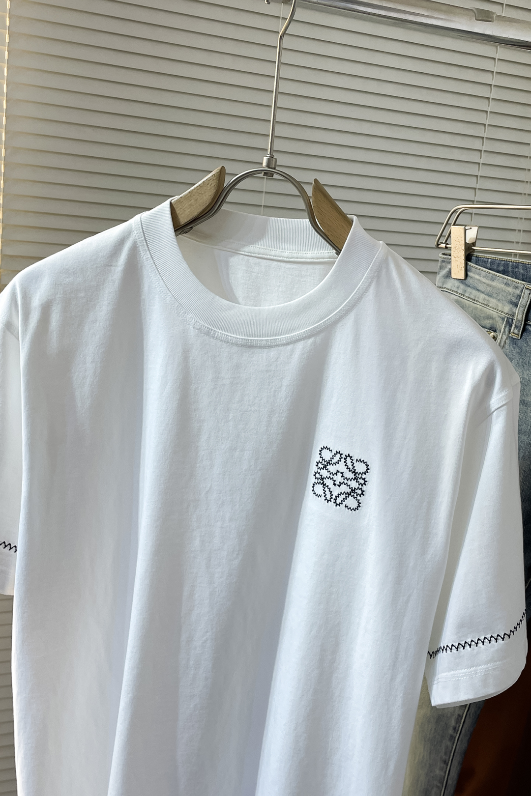 ロエベtシャツ 偽物 見分け方スーパーコピー 柔らかい 純綿 トップス 短袖 ロゴプリント 2色可選_4