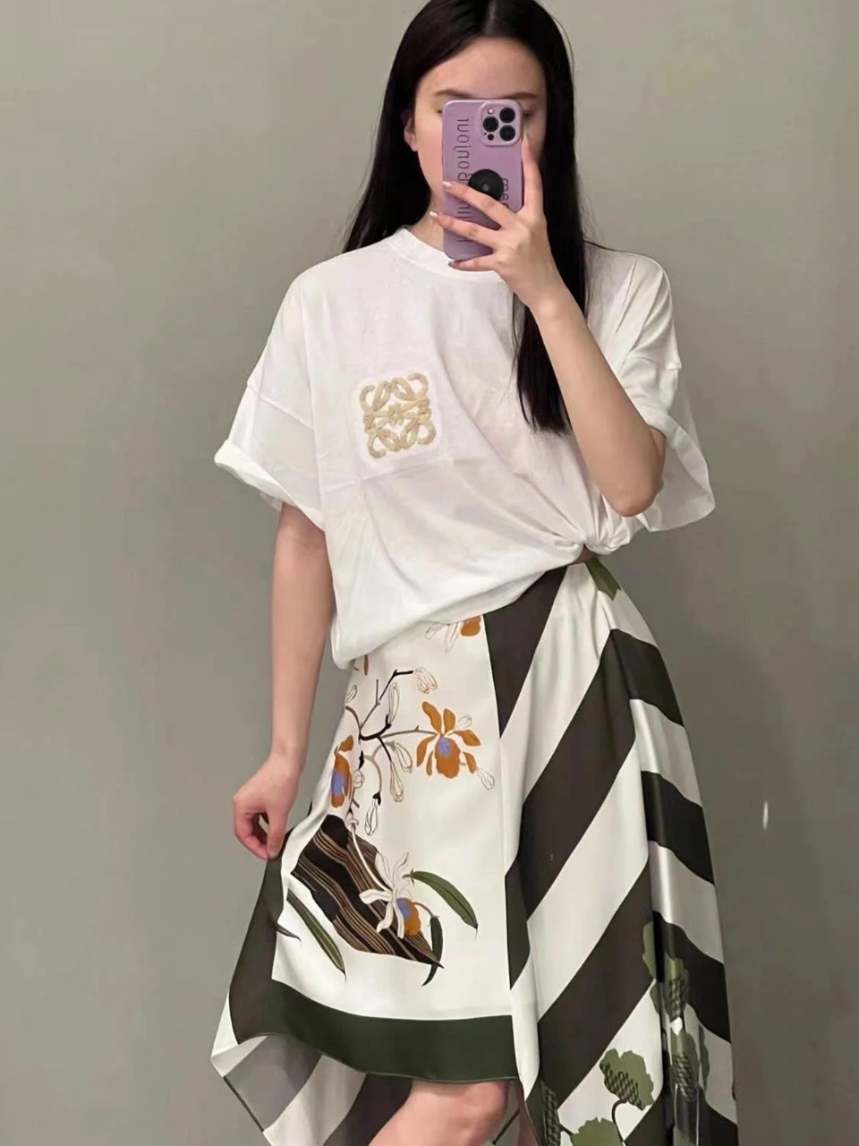 ロエベtシャツ ハウル偽物 ロゴ刺繍 ファッション  純綿 トップス 短袖 柔らかい ホワイト_12