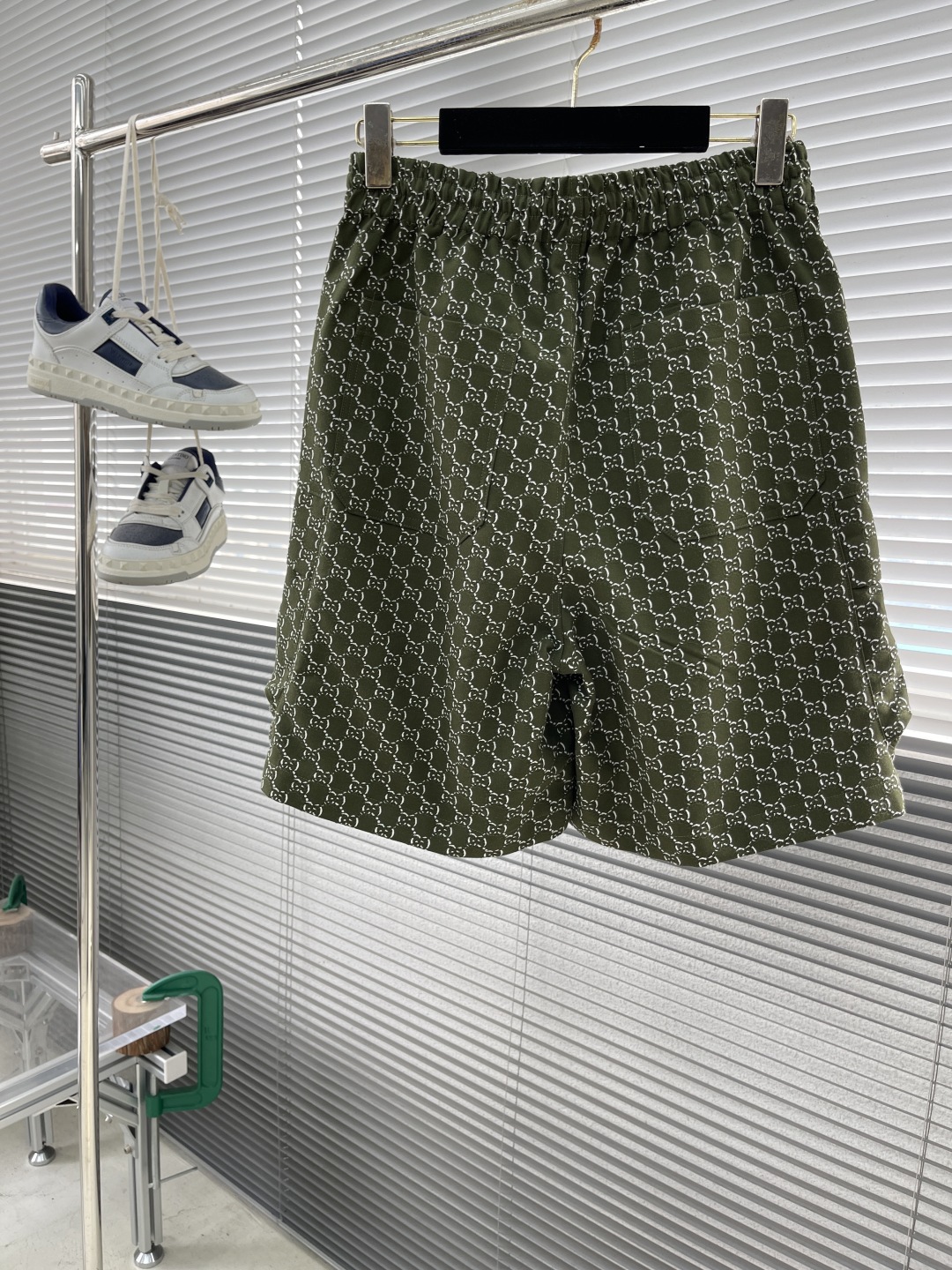 目を引く存在感 グッチ パンツ メンズコピー ショットパンツ 純綿 花柄 柔らかい グリーン_2