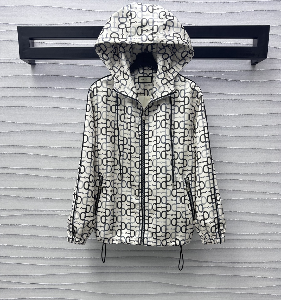 グッチ アウターコピー ジャケット トップス 防風 フード付き 花柄 ホワイト_1