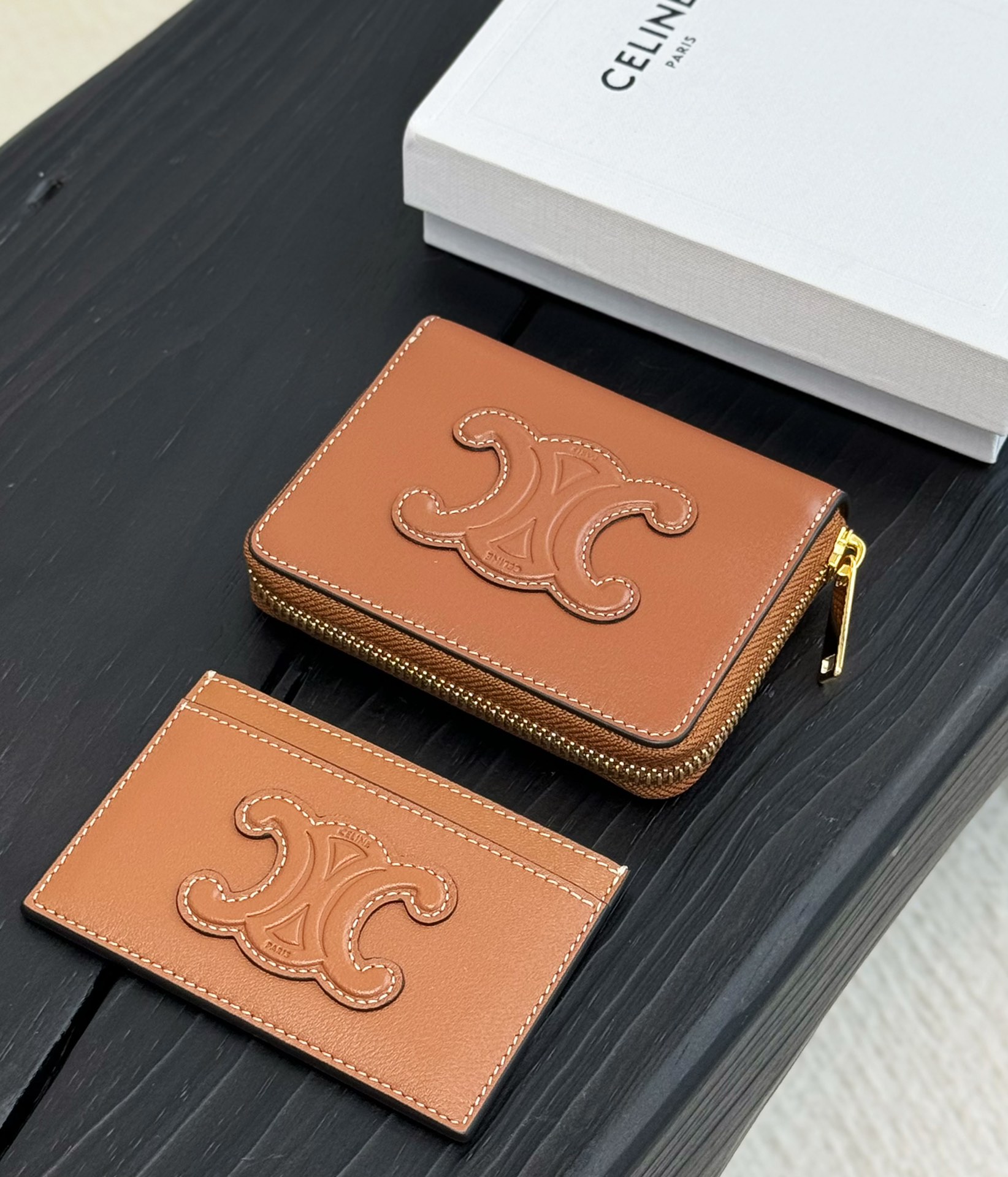 セリーヌ おすすめバッグ偽物 財布 レザー 本革 二つサイズ ブラウン_1
