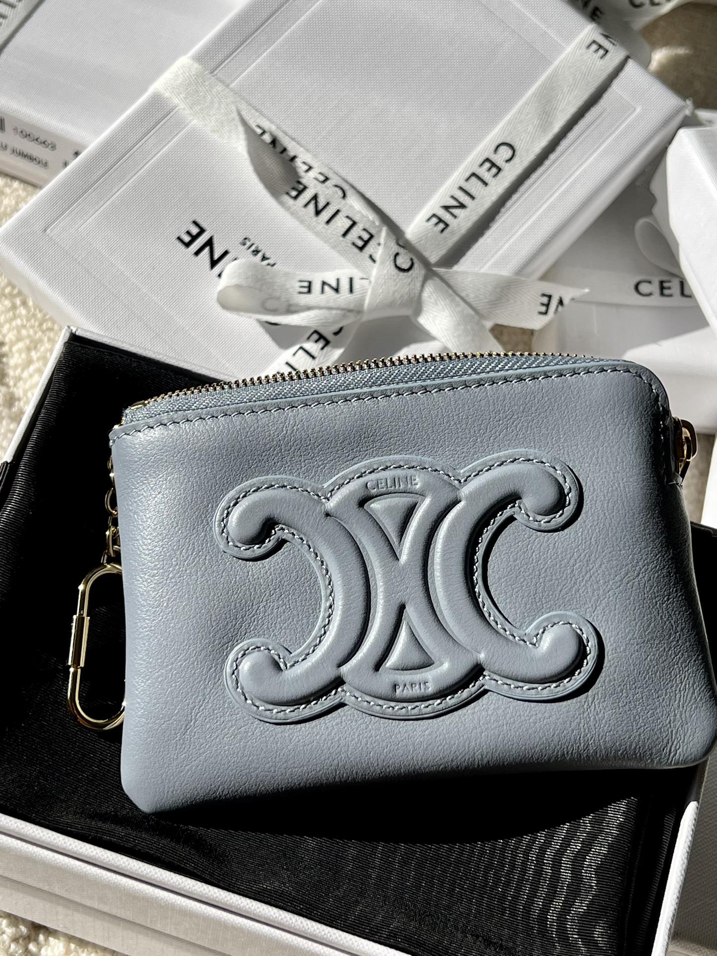 超激得価格 レディ セリーヌ 財布コピー シンプル 本革 優雅 レザー 小遣い 10C663 ブルー_2
