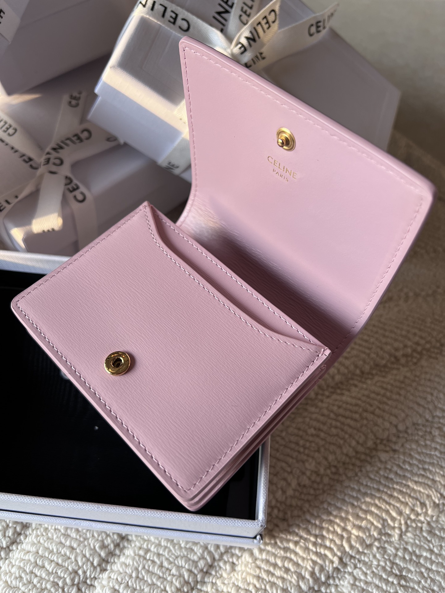 人気品 celine 長 財布スーパーコピー シンプル 本革 優雅 レザー 小遣い 10M123 ピンク_5