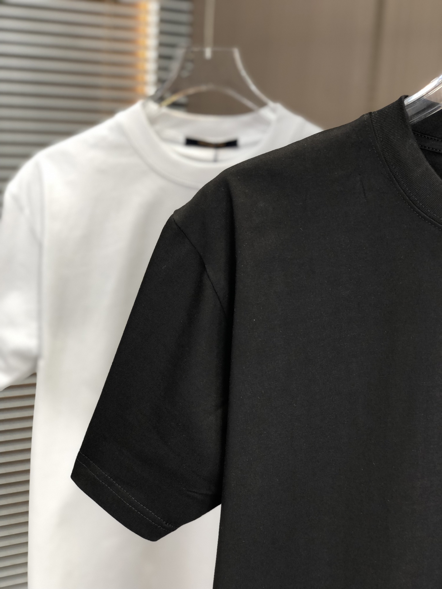 レディース ルイヴィトン tシャツ 新作コピー 柔らかい 短袖 純綿 トップス 男女兼用 ブラック_3