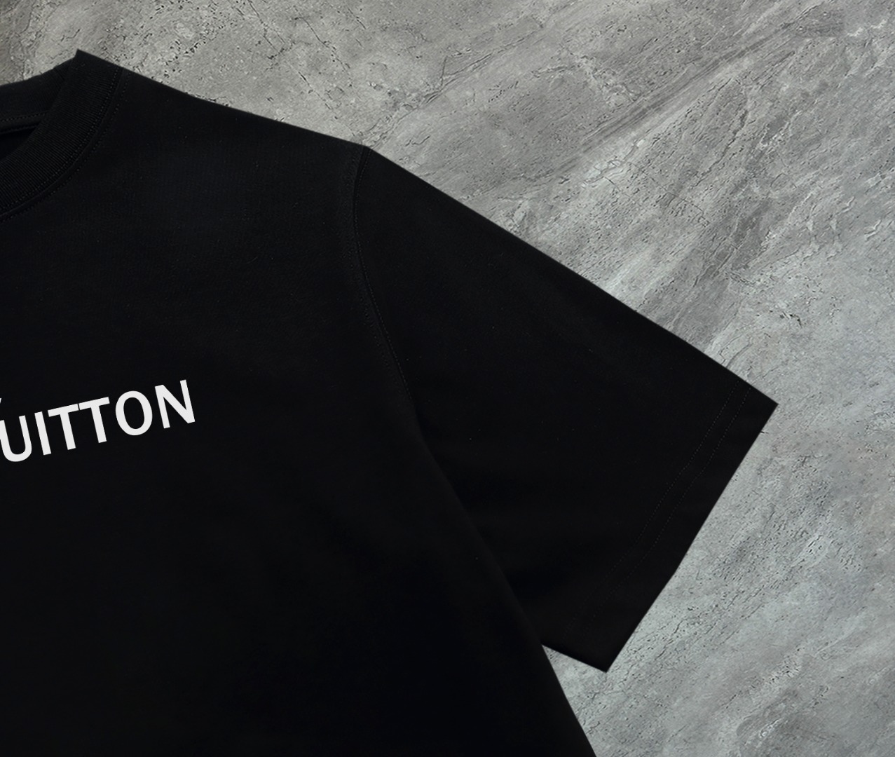 最新の2025年 ヴィトン ミッキー tシャツコピー 柔らかい 短袖 純綿 トップス ゆったり ブラック_4