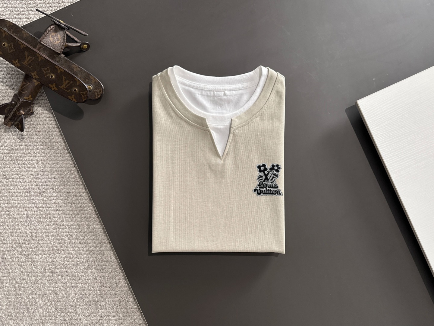 人気新作 ルイヴィトン ロングtシャツコピー 男女兼用 ゆったり 短袖 純綿 トップス 柔軟 グレー_8