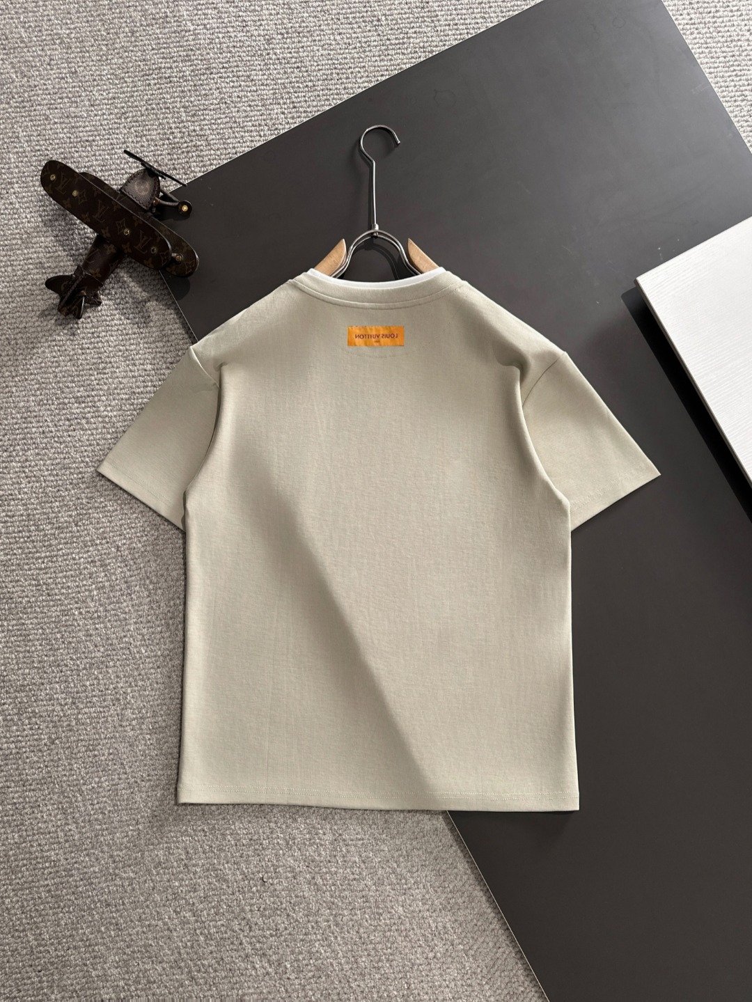 人気新作 ルイヴィトン ロングtシャツコピー 男女兼用 ゆったり 短袖 純綿 トップス 柔軟 グレー_9
