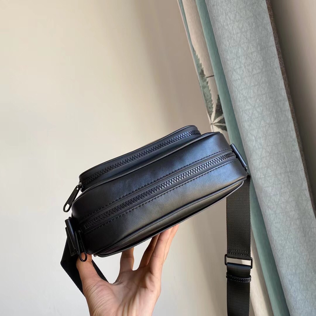 お買い得品 バーバリー バッグ 斜 めがけコピー 斜め掛けバッグ カメラ収納 レザー 牛革 ブラック_4