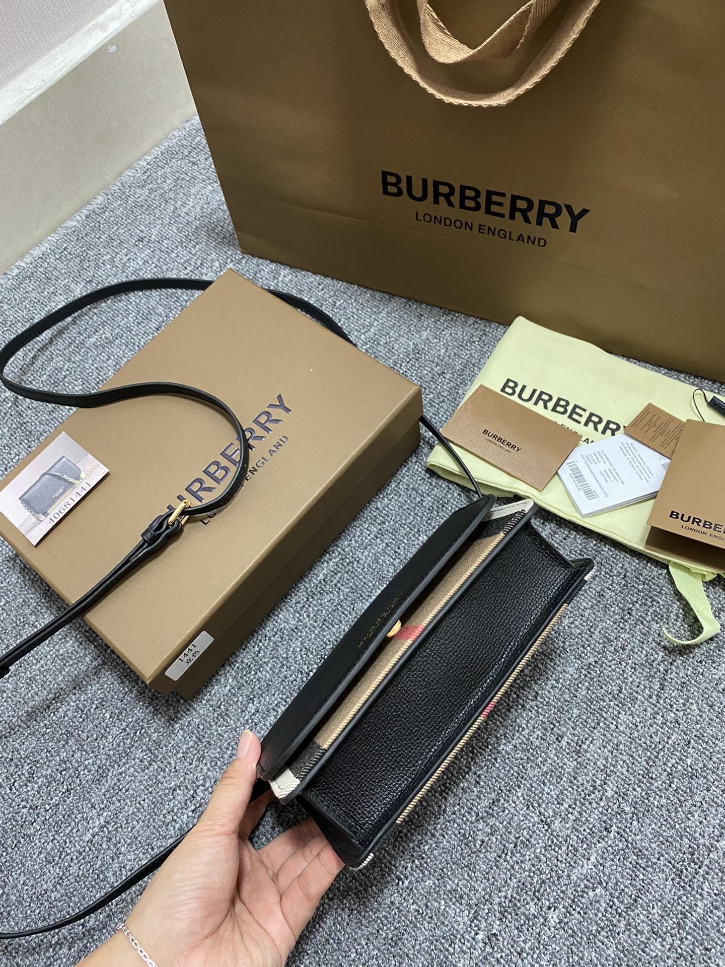 burberry ショルダー バッグ レディスーパーコピー レザー 優雅 本革 斜め掛けバッグ ブラック_7
