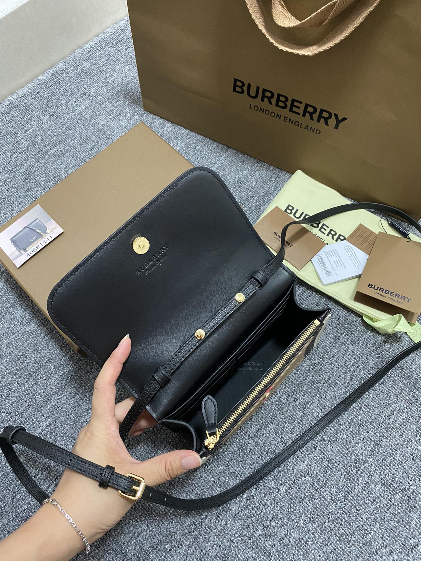 burberry ショルダー バッグ レディスーパーコピー レザー 優雅 本革 斜め掛けバッグ ブラック_8
