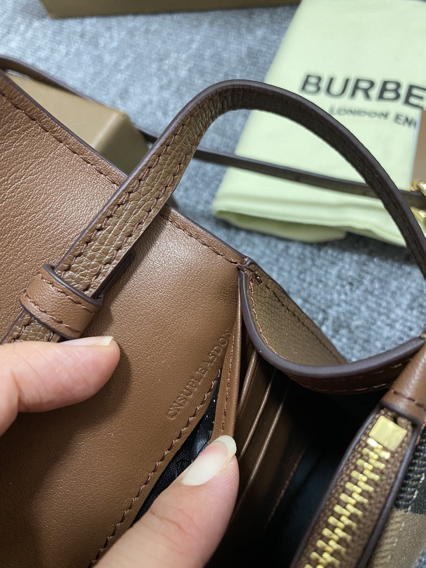 お買い得なburberry カバン偽物 レザー 優雅 本革 斜め掛けバッグ ブラウン_6