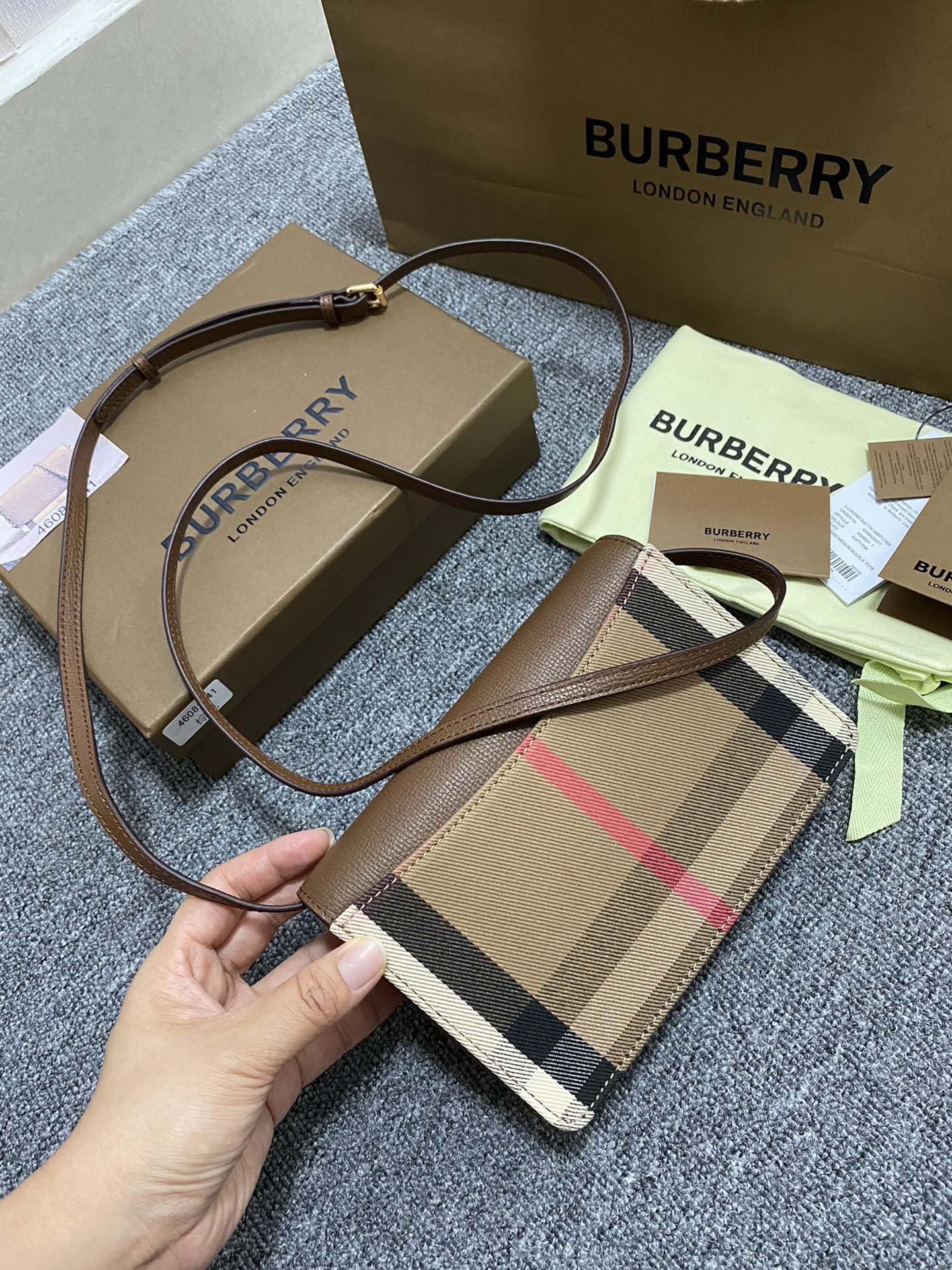 お買い得なburberry カバン偽物 レザー 優雅 本革 斜め掛けバッグ ブラウン_7