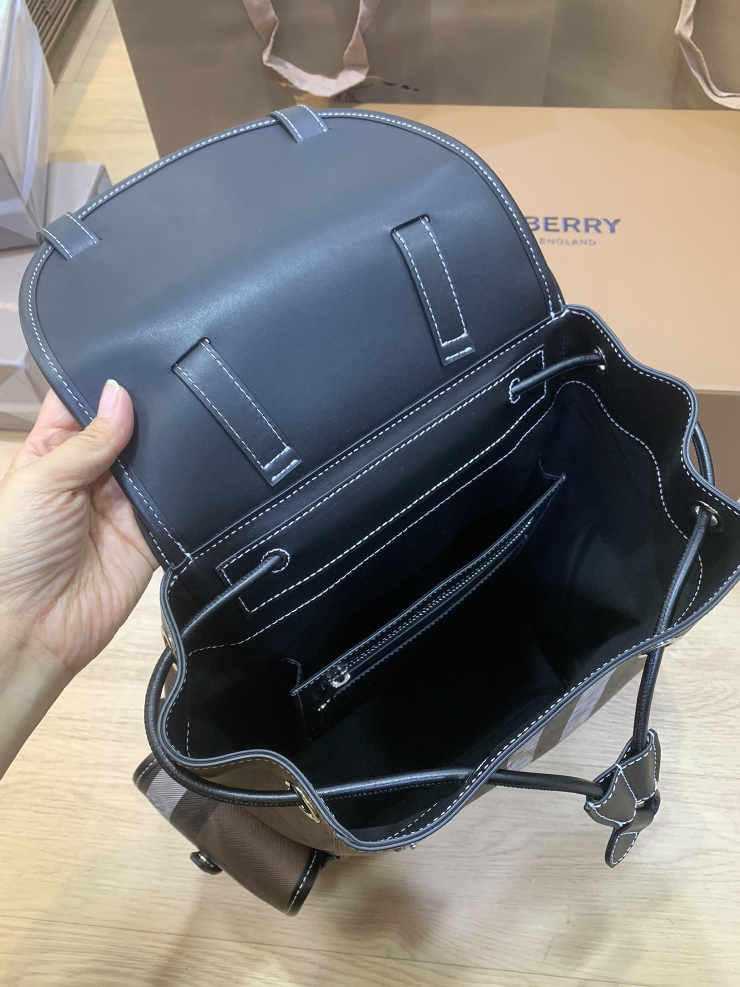 バーバリー バッグ ショルダースーパーコピー 優雅 バックバッグ 通勤 通学 シンプル ブラウン_4