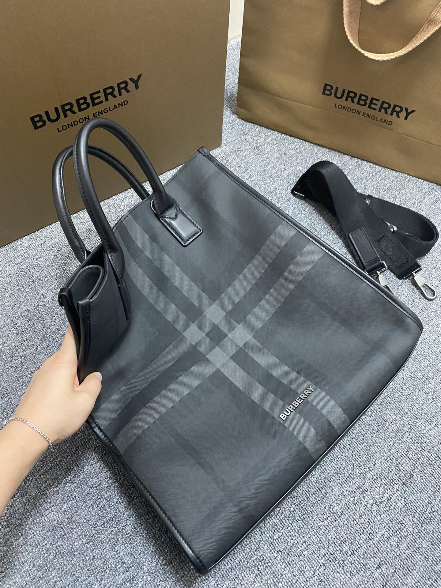 レディース burberry バッグスーパーコピー 通勤 ハンドバッグ トート ブラック_3