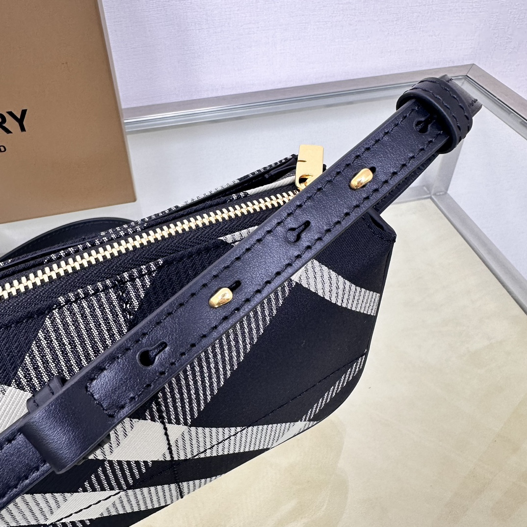 大販売 バーバリー 鞄 レディース偽物 斜め掛けバッグ 縞 レザー 牛革 378155 ブラック_3