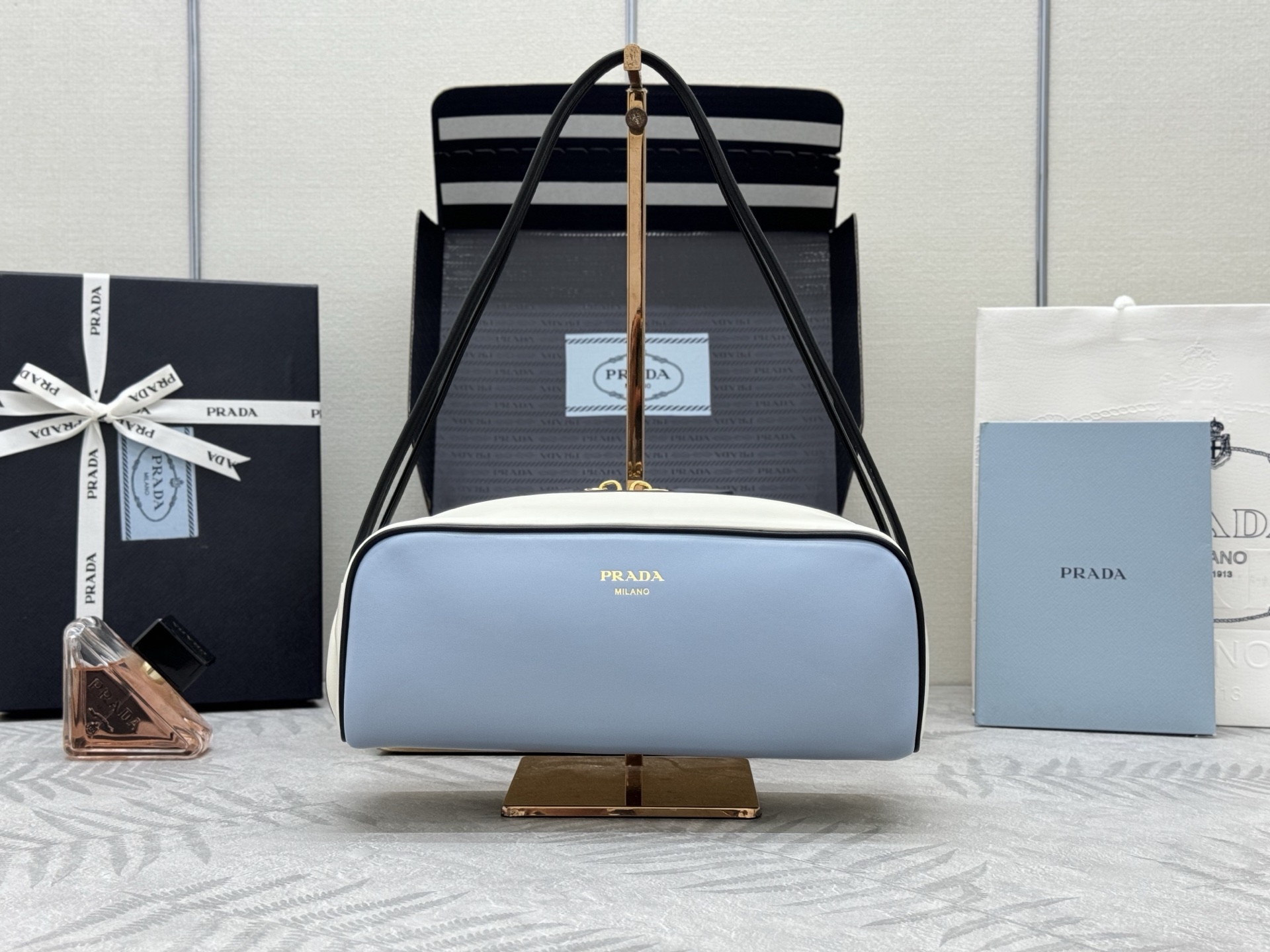 プラダバッグ 大きめ偽物 ハンドバッグ 実用 通勤 シンプル 本革 レザー ブルー_8