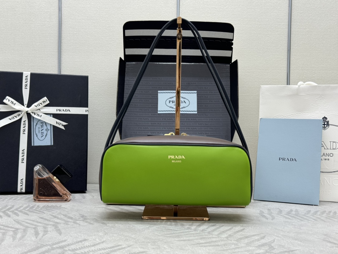 プラダバッグ おすすめコピー ハンドバッグ 実用 通勤 シンプル 本革 レザー グリーン_2