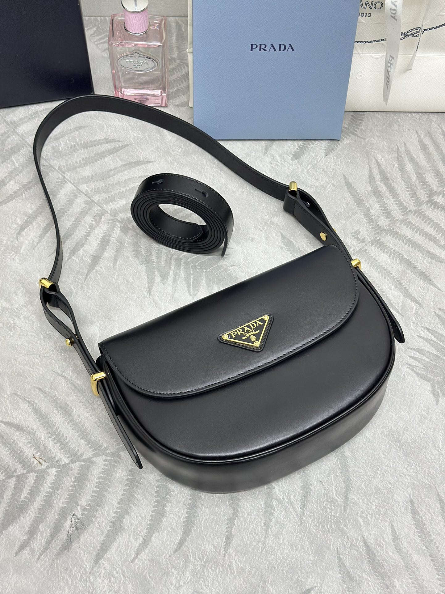 お得品‼プラダバッグ カジュアルコピー 本革 レザー 斜め掛けバッグ 1BD365 ブラック_2