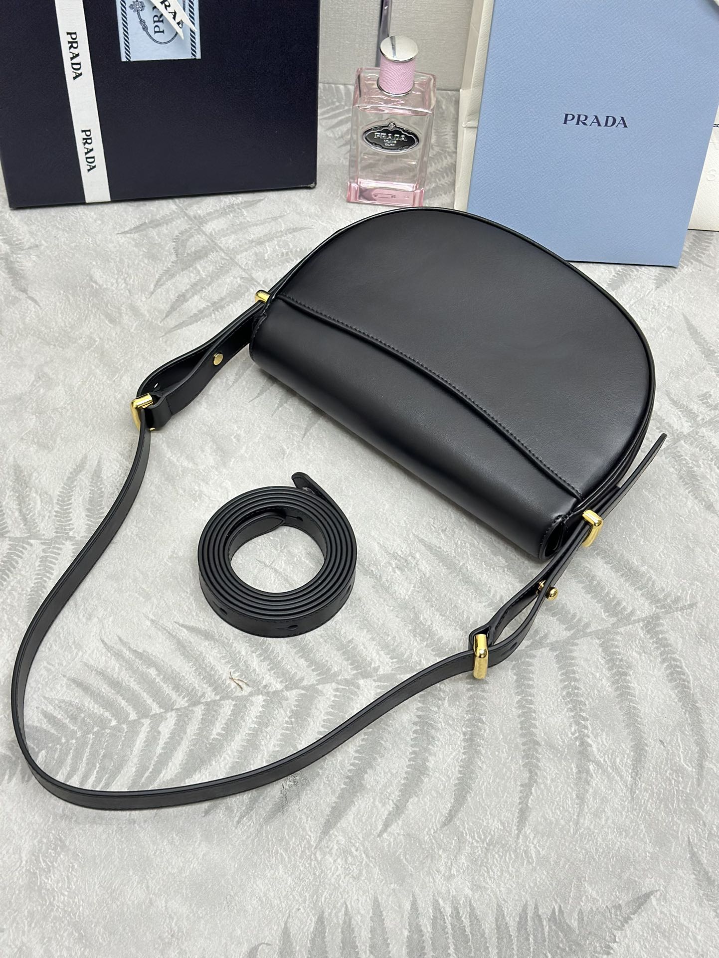 お得品‼プラダバッグ カジュアルコピー 本革 レザー 斜め掛けバッグ 1BD365 ブラック_8