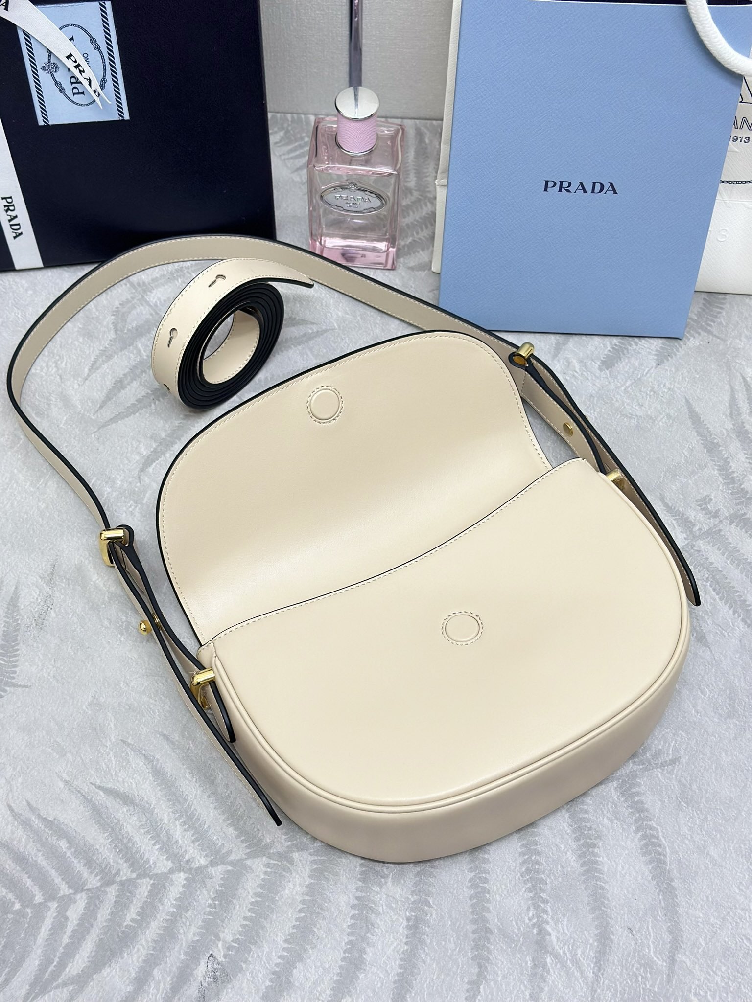お得品‼プラダバッグ 韓国スーパーコピー 本革 レザー 斜め掛けバッグ 1BD365 杏色_2