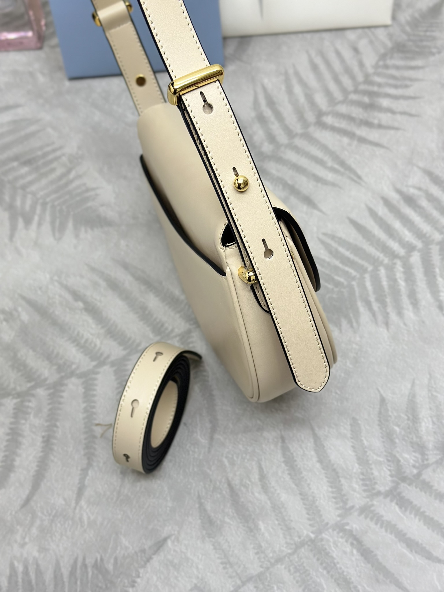 お得品‼プラダバッグ 韓国スーパーコピー 本革 レザー 斜め掛けバッグ 1BD365 杏色_3