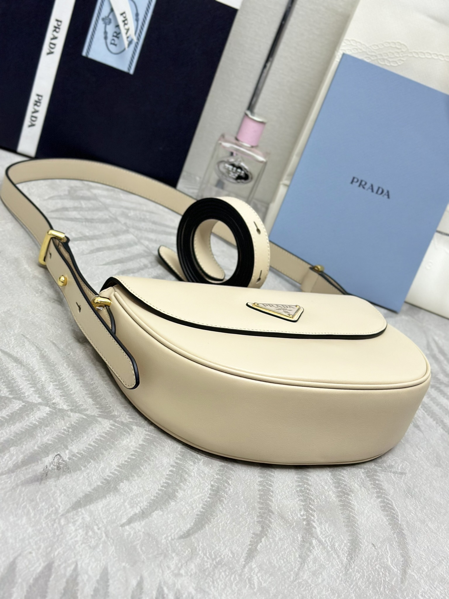 お得品‼プラダバッグ 韓国スーパーコピー 本革 レザー 斜め掛けバッグ 1BD365 杏色_5