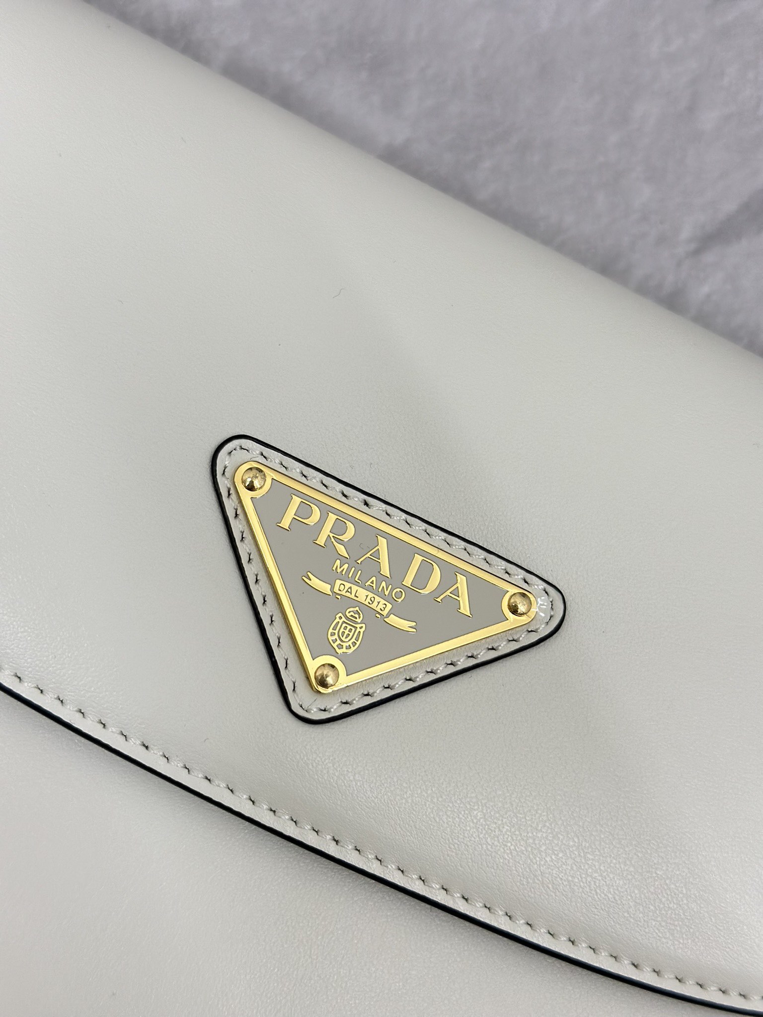 お得品‼プラダ バッグカゴバッグ偽物 本革 レザー 斜め掛けバッグ 1BD365 ホワイト_6
