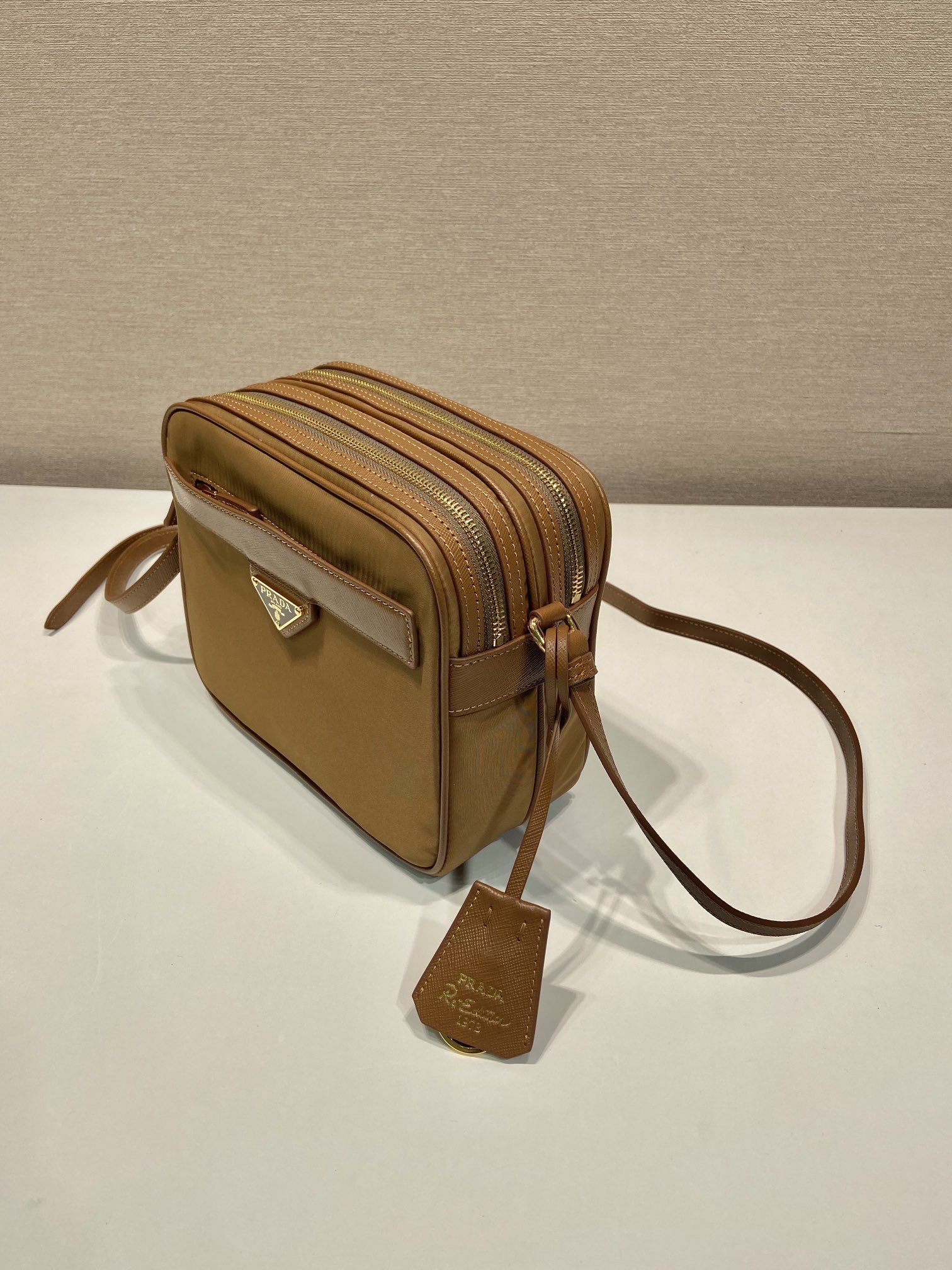 人気流行品 プラダ バッグ 生地コピー レザー ハンドバッグ 牛革 1BH218 ブラウン_3