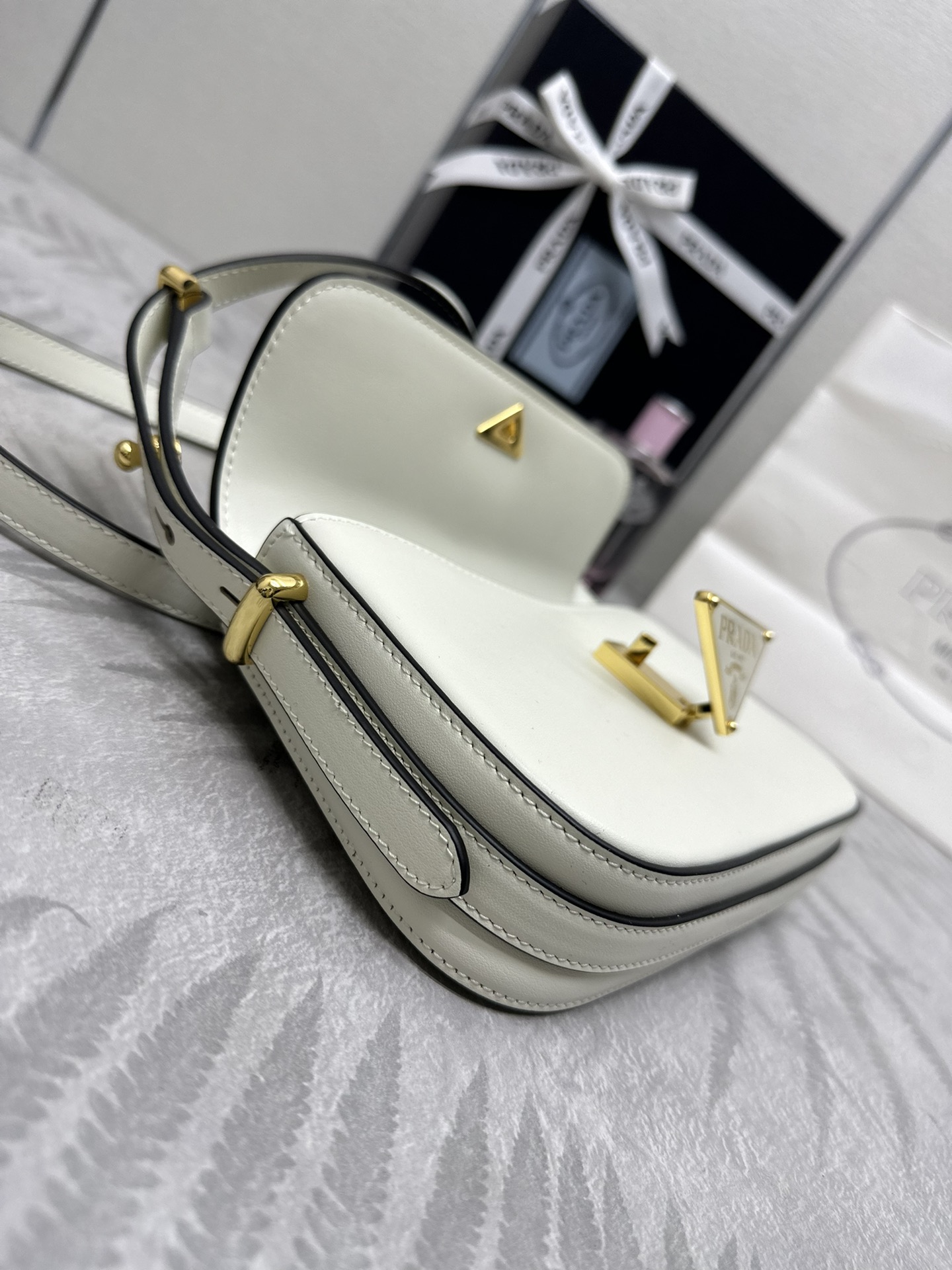 プラダバッグ コメ兵コピー 調整可 斜め掛けバッグ 牛革 レザー 上質 1BD339 ホワイト_4