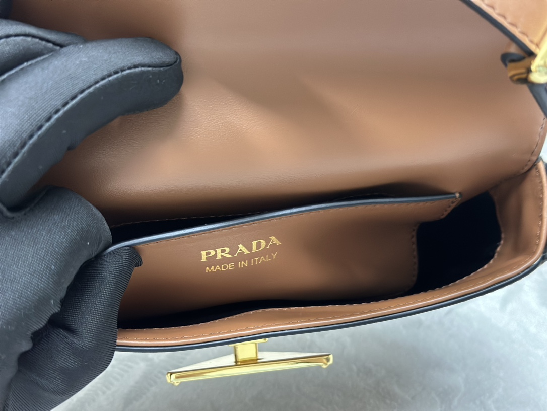 29000 プラダバッグ 高価買取スーパーコピー 調整可 斜め掛けバッグ 牛革 レザー 上質 1BD339 ブラウン_7