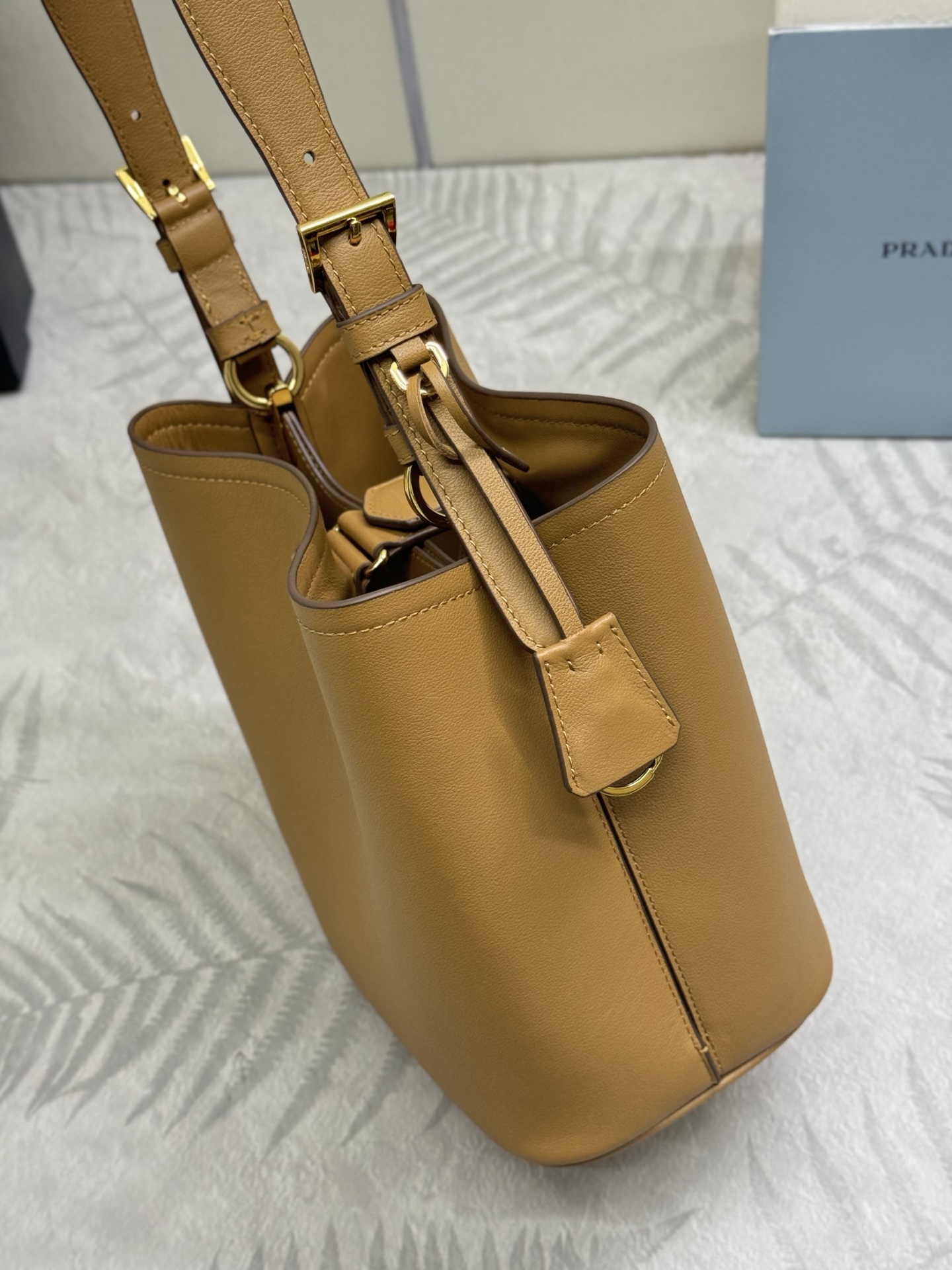 超激得の新品 プラダバッグ 新作Ｎ級品 ハンドバッグ 牛革 レザー 1BE080 ブラウン_10