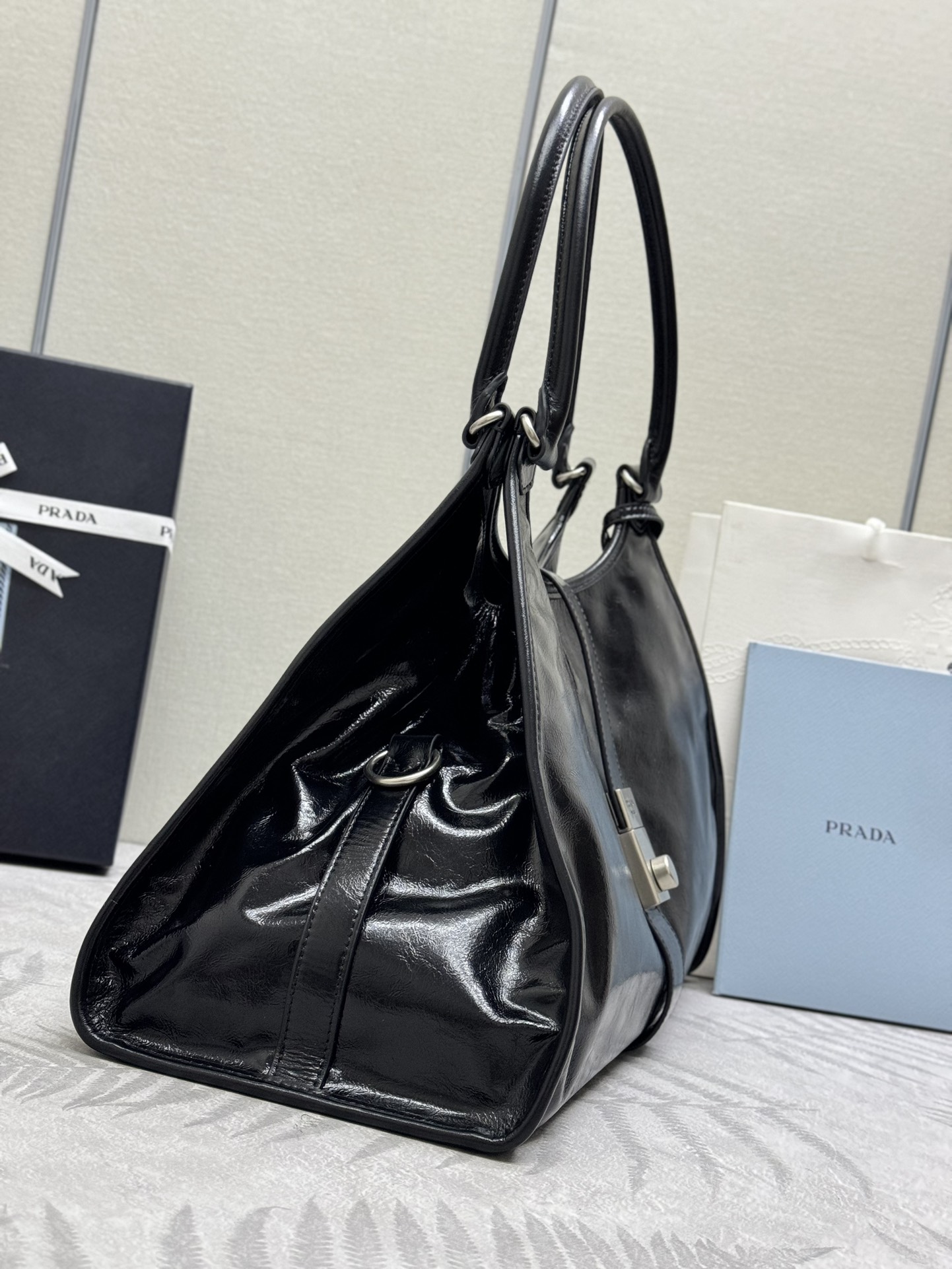 お買い得品 プラダ スタッズバッグコピー ハンドバッグ 牛革 レザー 1BG570 ブラック_5