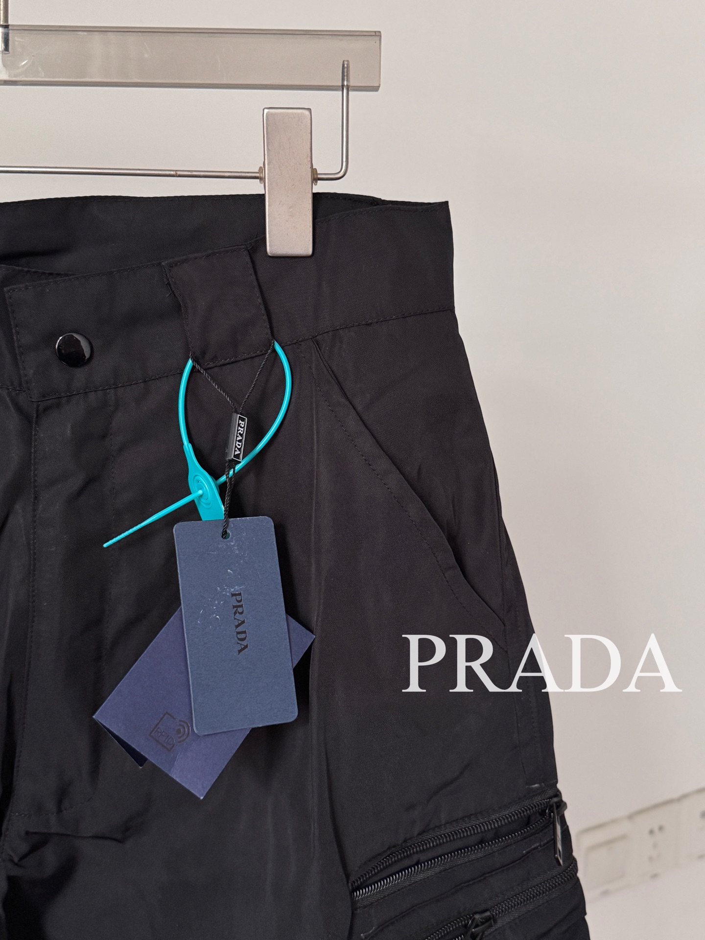 prada パンツコピー ショットパンツ ナイロン 夏新作 ポケット付き ゆったり ブラック_5