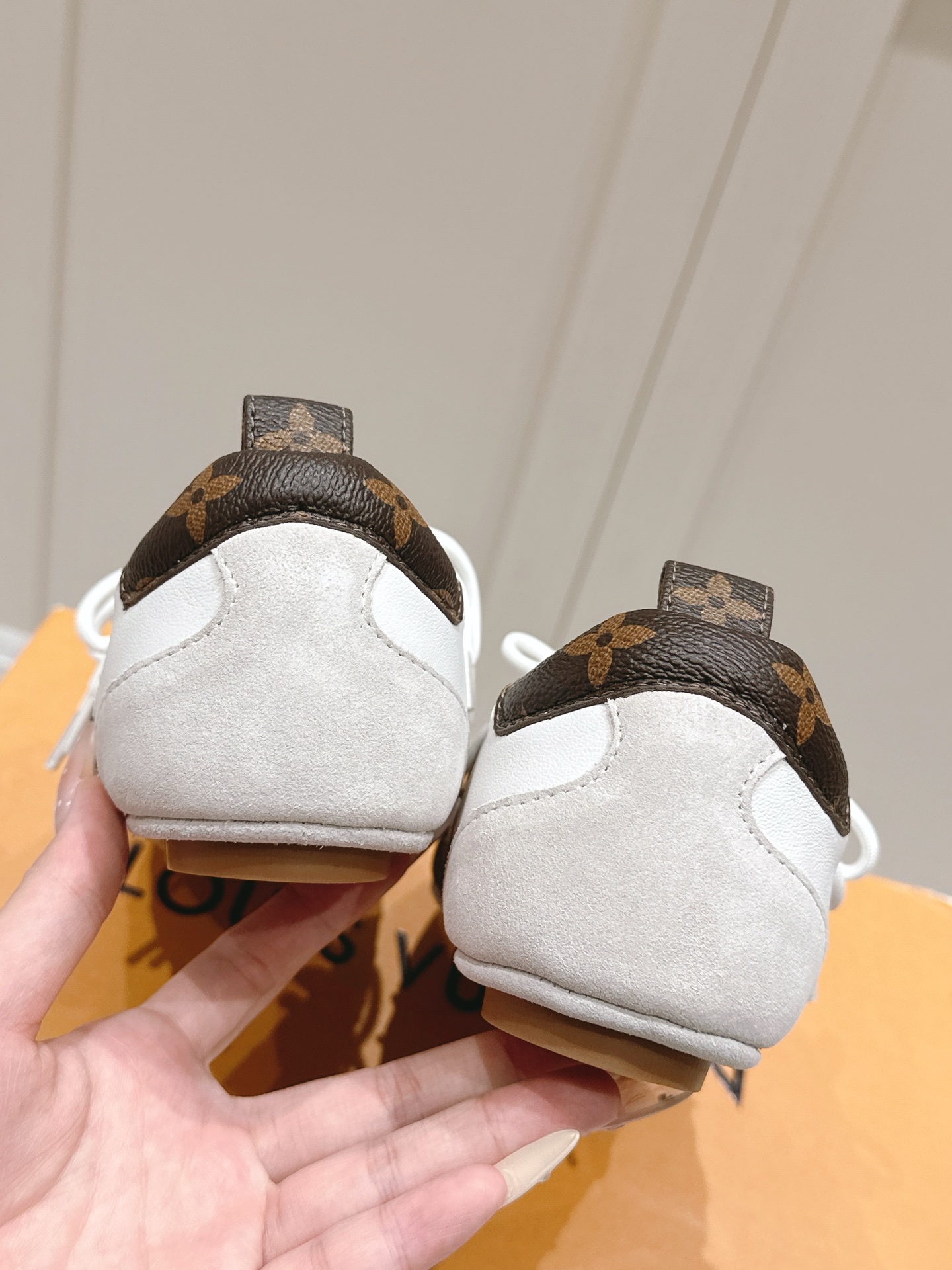 超激得価格 ルイヴィトン ランアウェイ ライン スニーカーコピー 通気性いい シューズ 男女兼用 ホワイト_7