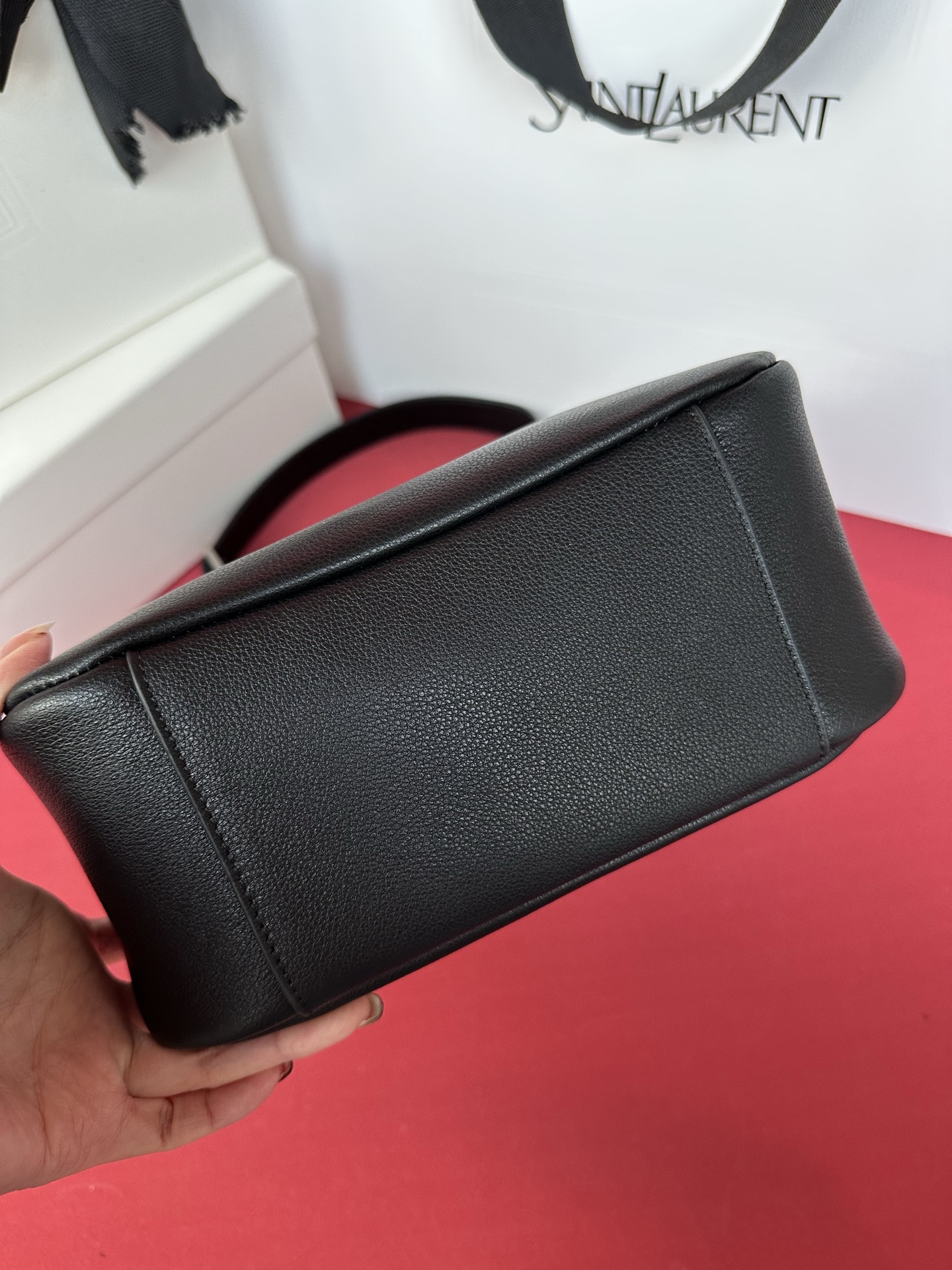 お買い得品サン ローラン ダッフルコピー ハンドバッグ 優雅 高品質 713938 ブラック_3
