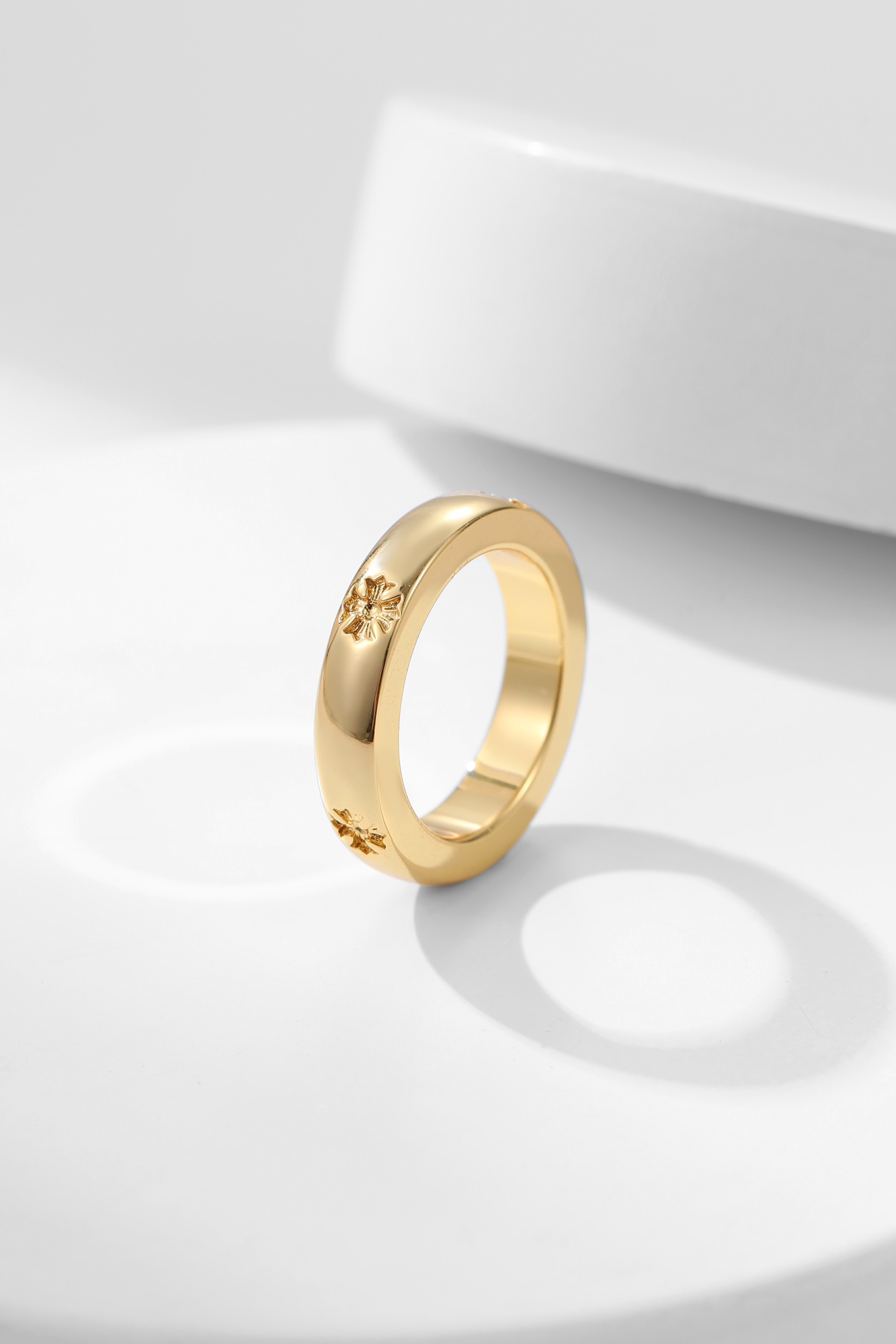 魅力的なクロムハーツ指輪買取偽物 リング 優雅 22ｋゴールド 結婚 シンプル_1