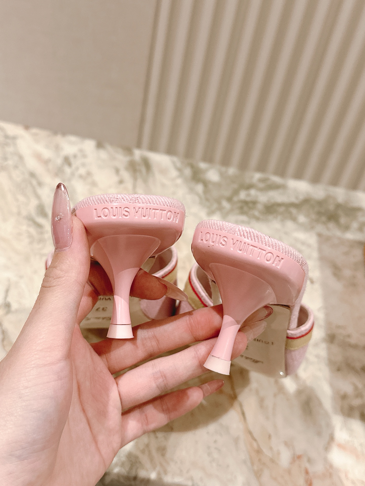 超人気 ルイヴィトンサンダルコピー レザー 4.5cmヒール スリッパ 優雅レディ ピンク_5