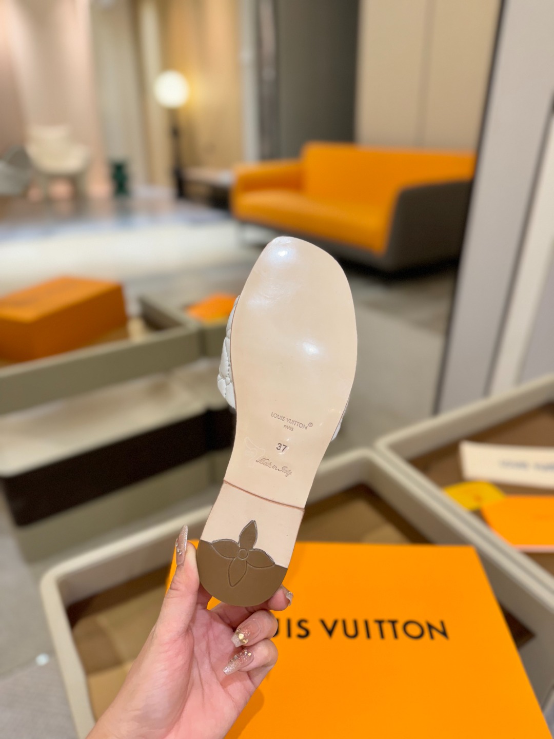 LVSHOE0705M10_9