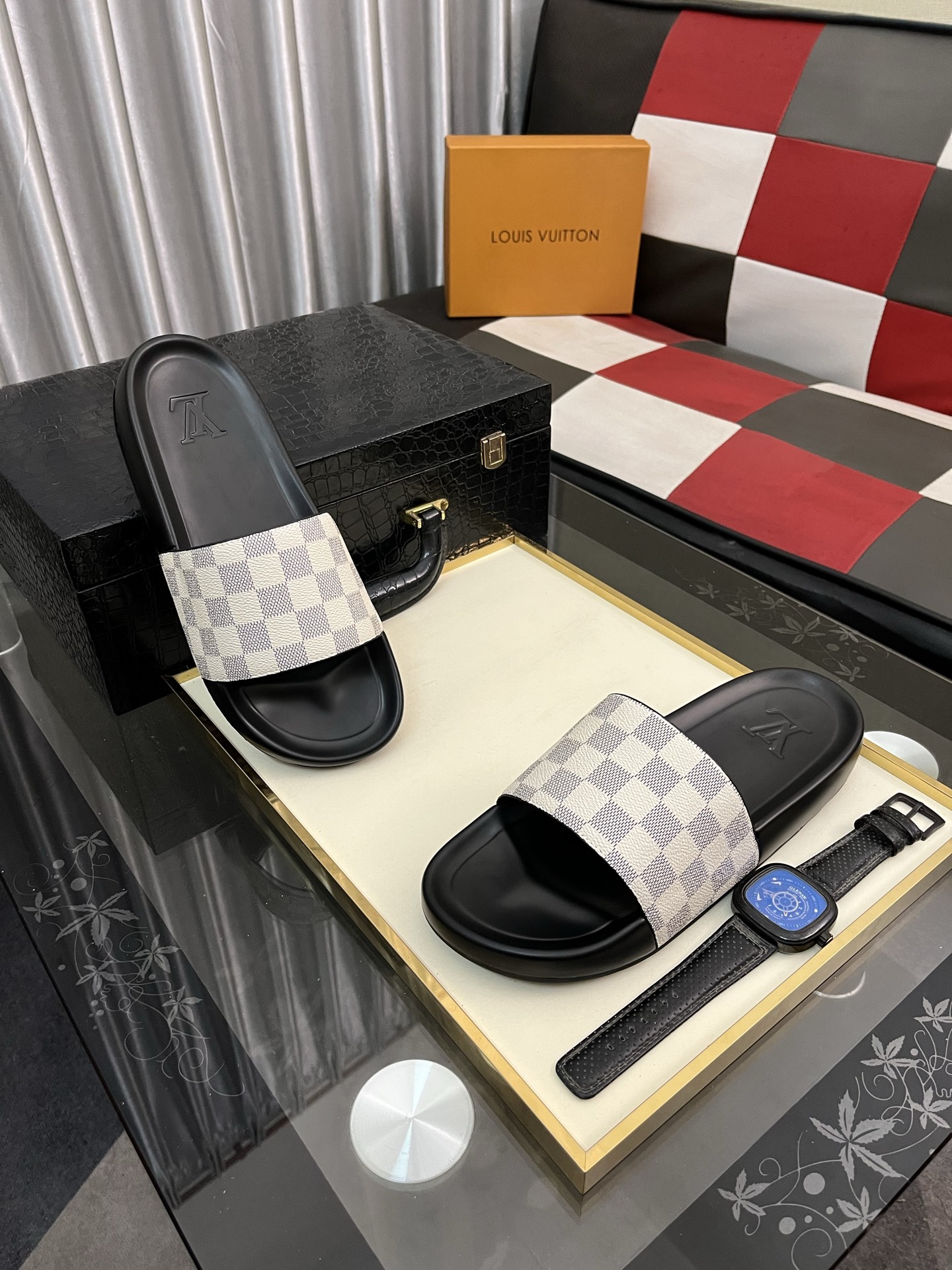 ルイヴィトン サンダルヒールスーパーコピー スリッパ 柔軟 夏のシューズ  グレー_1