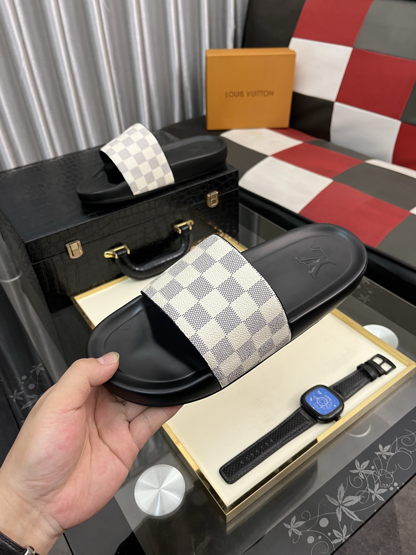 ルイヴィトン サンダルヒールスーパーコピー スリッパ 柔軟 夏のシューズ  グレー_4