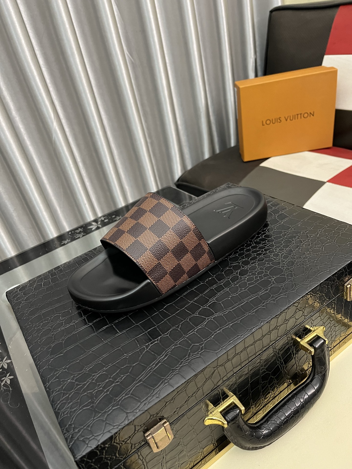 爆買いできる品質保証 ルイヴィトン ヒールサンダル偽物 スリッパ 柔軟 夏のシューズ  ブラウン_1
