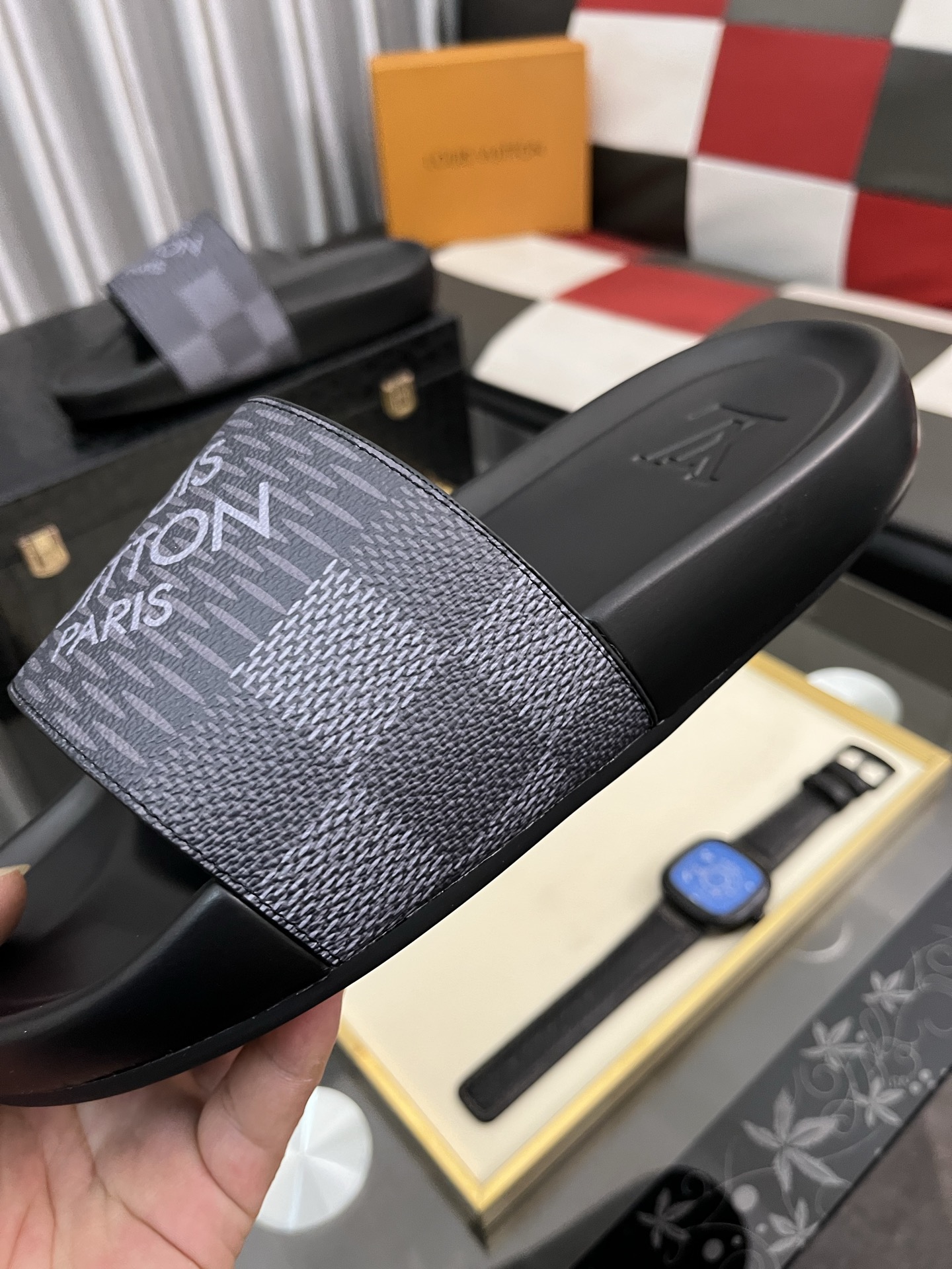 最新の2025年 ルイヴィトン サンダル オレンジ メンズＮ級品 メンズ ゆったり スリッパ 夏のシューズ  ブラック_6