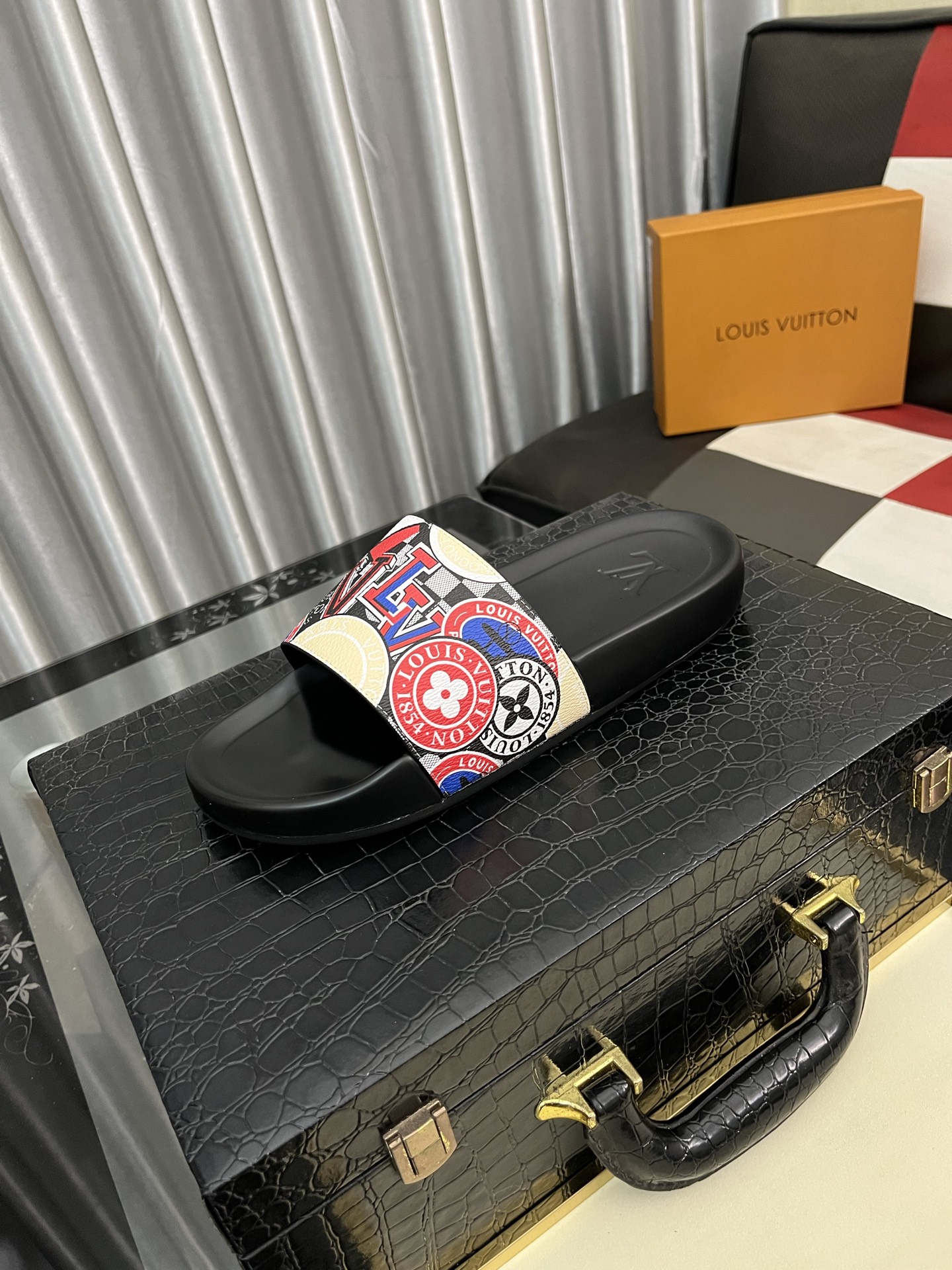 ルイヴィトン サンダル 赤コピー シンプル 上質 ゆったり スリッパ ハンサム ピンク_1