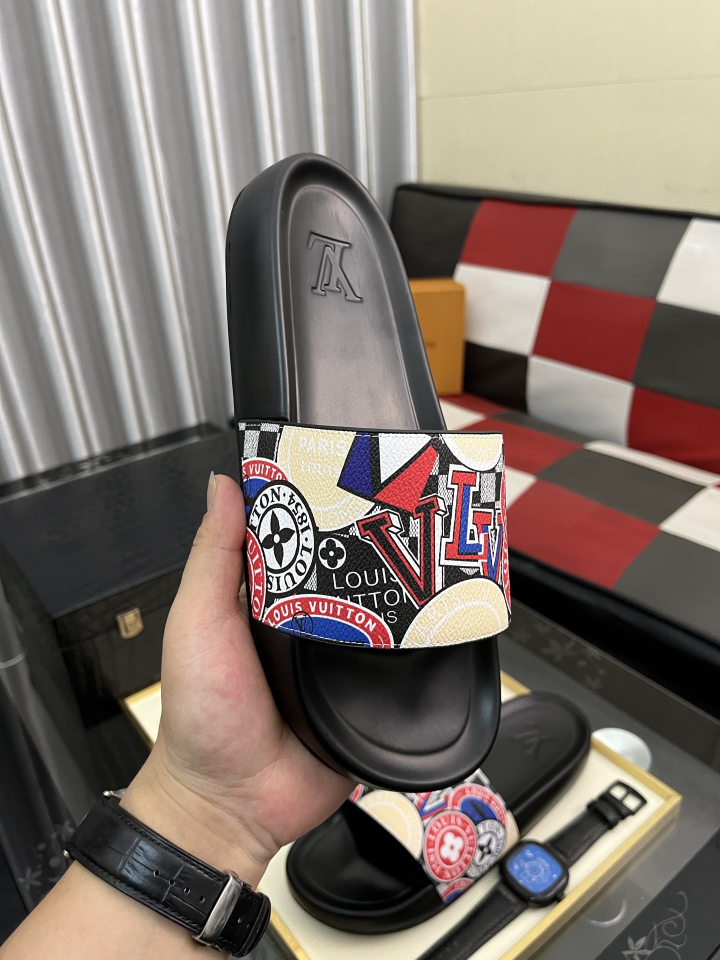 ルイヴィトン サンダル 赤コピー シンプル 上質 ゆったり スリッパ ハンサム ピンク_4