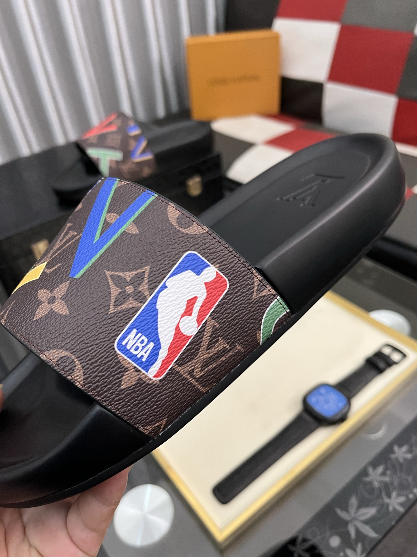 ヴィトン サンダル 厚底スーパーコピー シンプル 上質 ゆったり スリッパ ハンサム ブラック_7