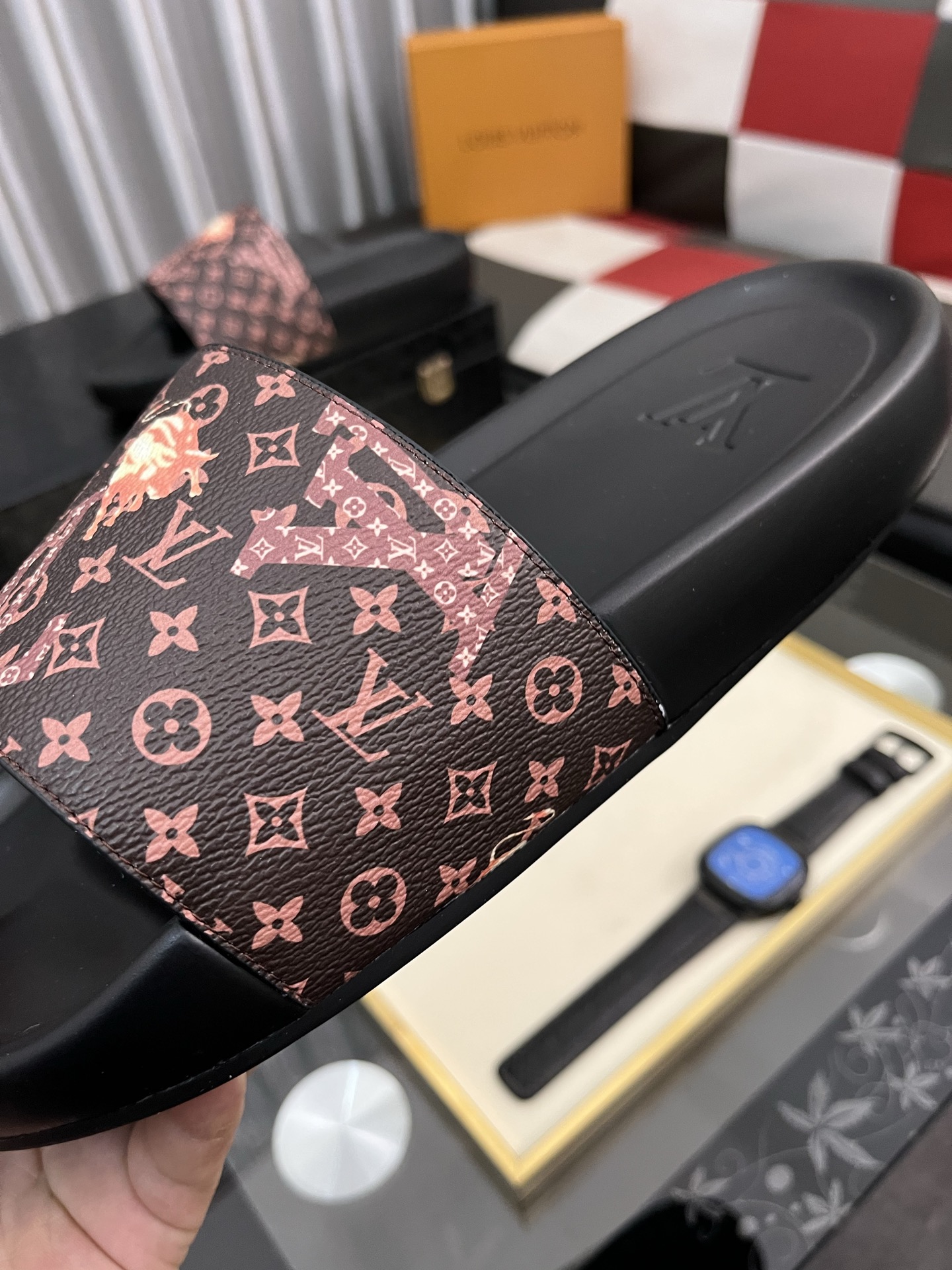 爆買いで大得価のルイヴィトン サンダル レディーススーパーコピー ゆったり スリッパ ブラウン_5