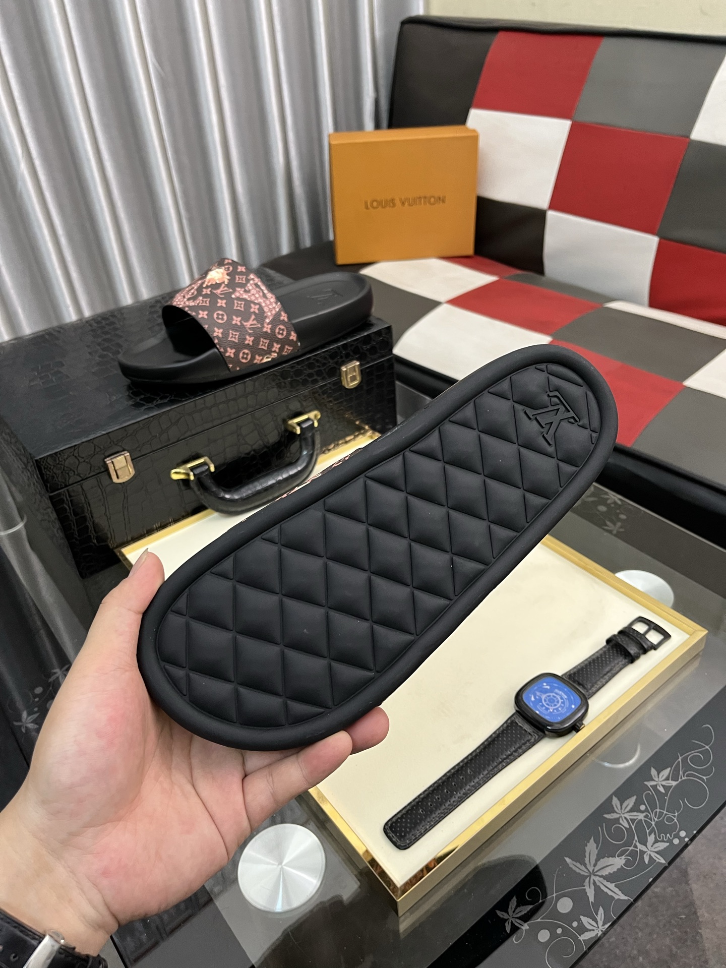 爆買いで大得価のルイヴィトン サンダル レディーススーパーコピー ゆったり スリッパ ブラウン_6