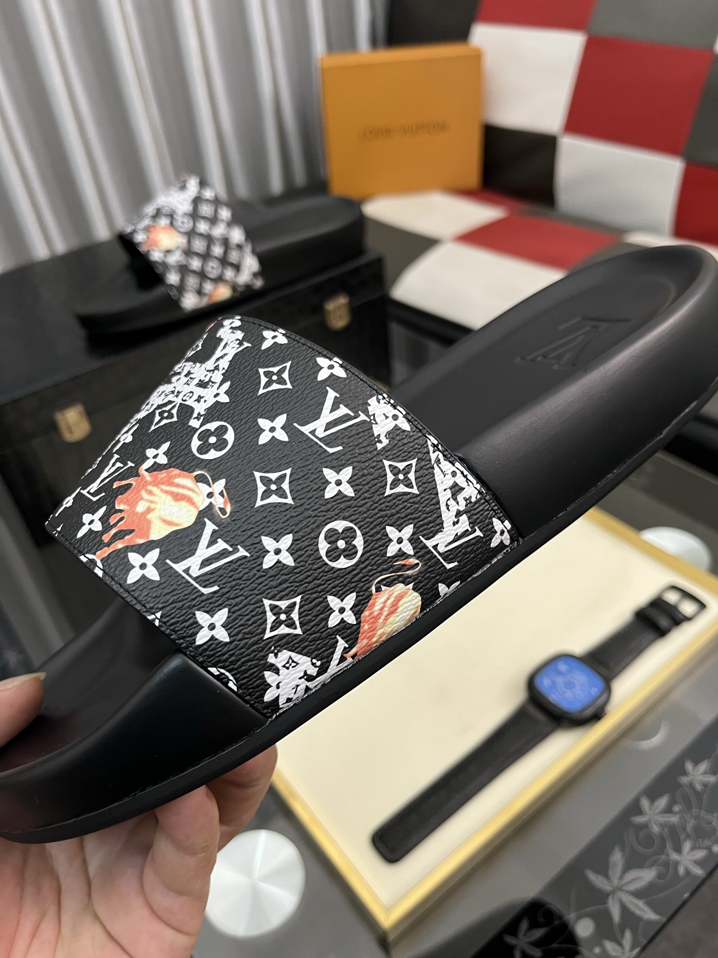 大人気でお買い得なルイヴィトン サンダル 新作偽物 ゆったり スリッパ メンズ ブラック_6