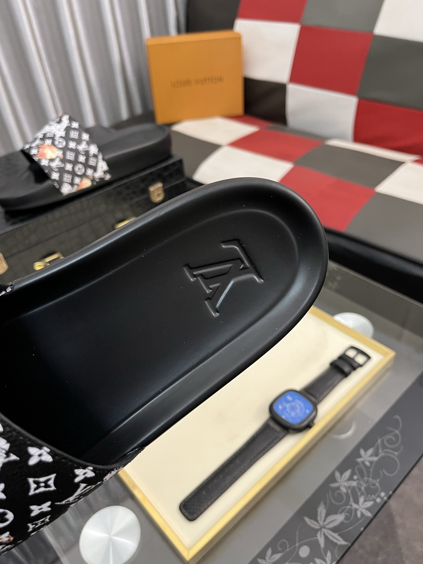 大人気でお買い得なルイヴィトン サンダル 新作偽物 ゆったり スリッパ メンズ ブラック_7